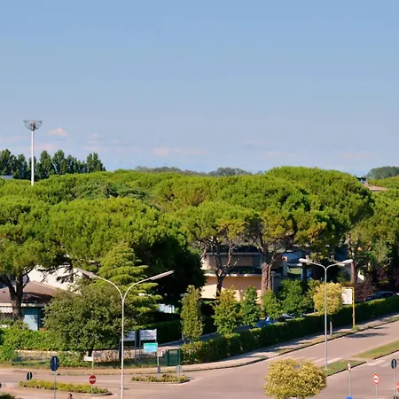 Sunny Garden Retreat Near The Sea *