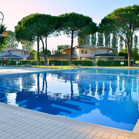 Sunny Garden Retreat Near The Sea *