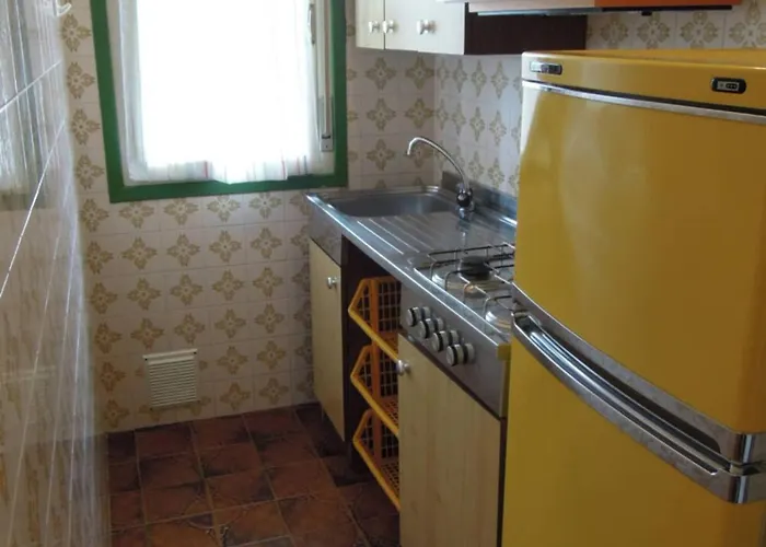 Sunny Garden Retreat Near The Sea *