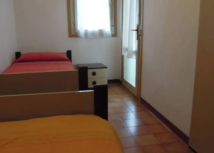 Sunny Garden Retreat Near The Sea Daire