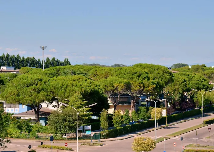 Sunny Garden Retreat Near The Sea *