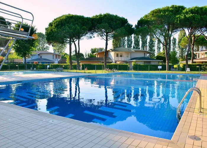 Sunny Garden Retreat Near The Sea *