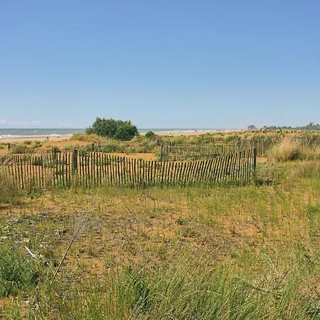Apartment Sunny Garden Retreat Near The Sea *