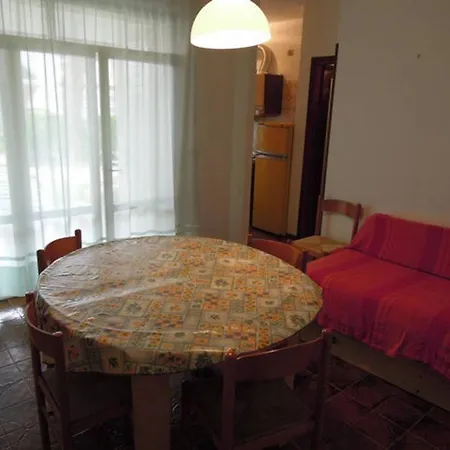 Daire Sunny Garden Retreat Near The Sea *
