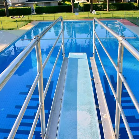 Sunny Garden Retreat Near The Sea 公寓 *