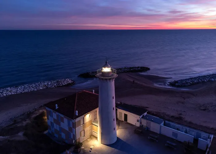 Sunny Garden Retreat Near The Sea *
